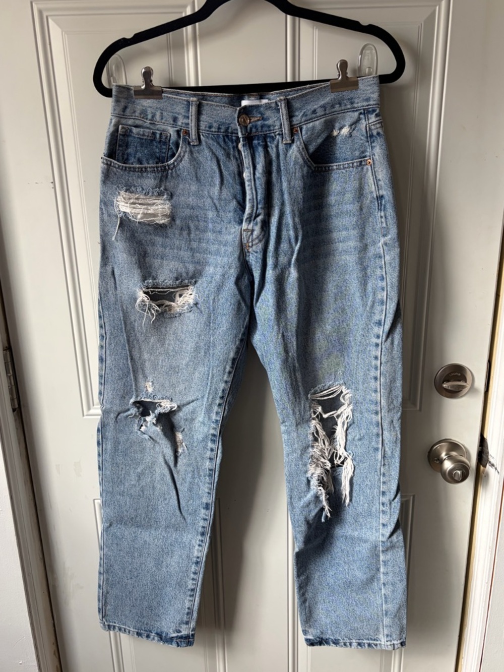 Forever 21 Distressed High-Rise Straight Leg Jeans 👖